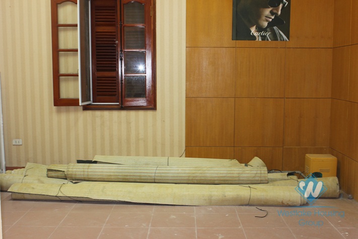 Unfurnished house available for rent in Nghi Tam street, Tay Ho, Hanoi